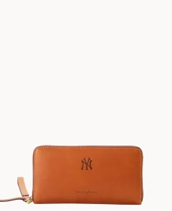 MLB Yankees Large Zip Around Wristlet