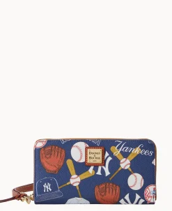 MLB Yankees Large Zip Around Wristlet