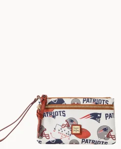 NFL Patriots Double Zip Wristlet