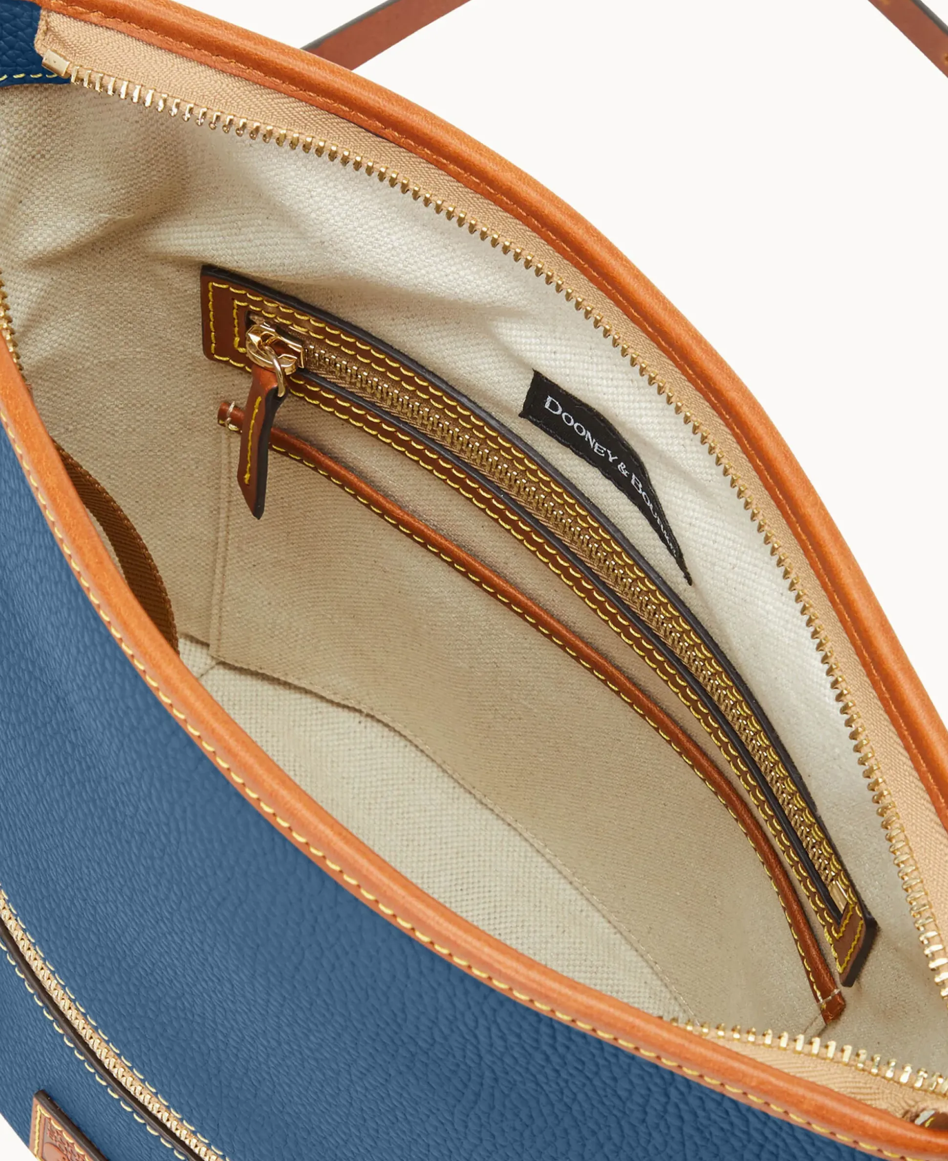 Pebble Grain Zip Sac