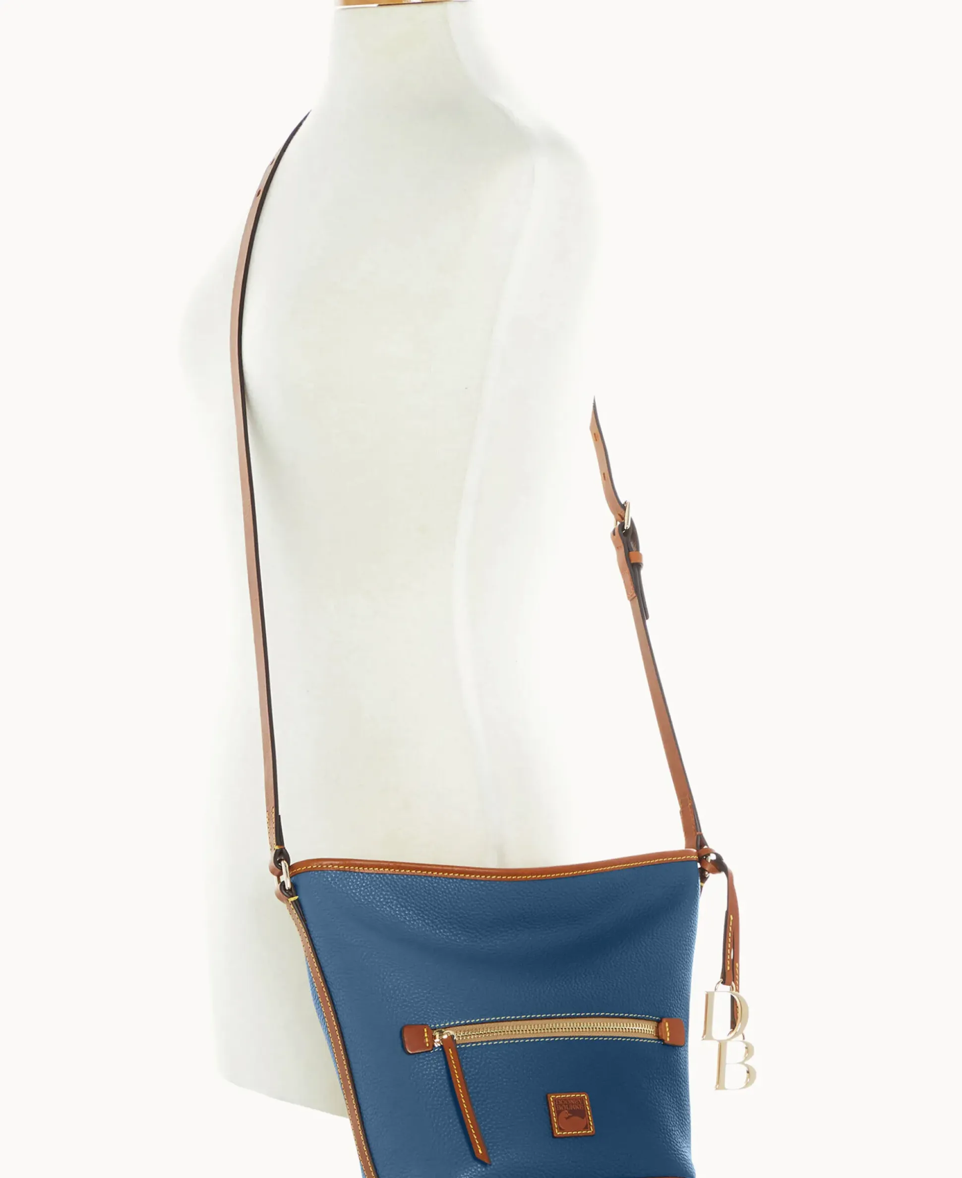Pebble Grain Zip Sac