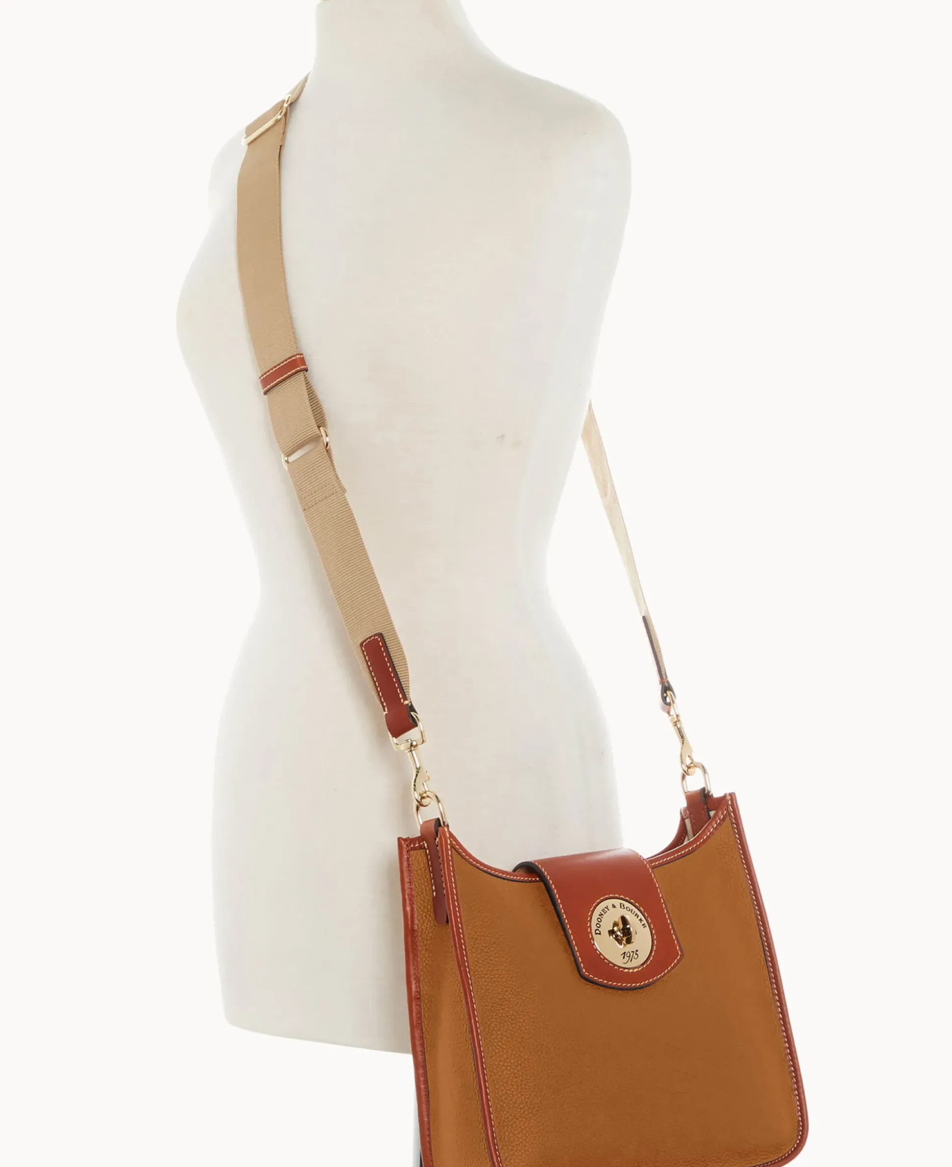 Pebble Turnlock Messenger 28